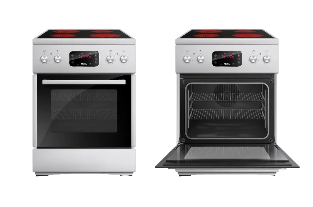 Técnico de mantenimiento reparando un horno en una cocina de Denia, utilizando herramientas profesionales para garantizar la seguridad y eficiencia del electrodoméstico.